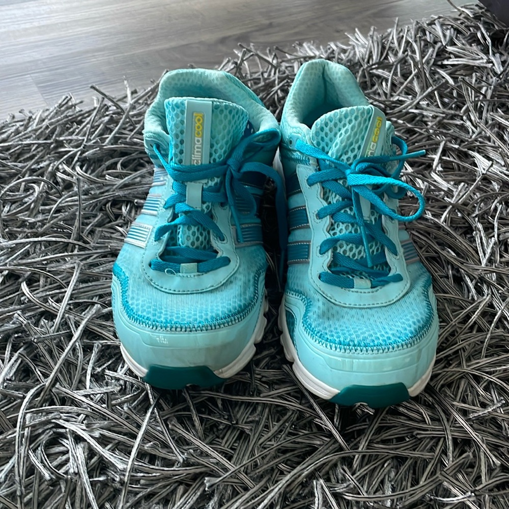 Adidas clima cool size 9 shoe